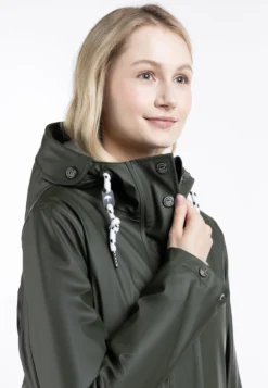 Schmuddelwedda Regenmantel Mit Wattierung StormcloudCappotto InvernaleDunkeloliv Donna Cappotti WD221U0OX-M11 -Schmuddelwedda 21401585ac9842e9a73050dcc6863b0c scaled