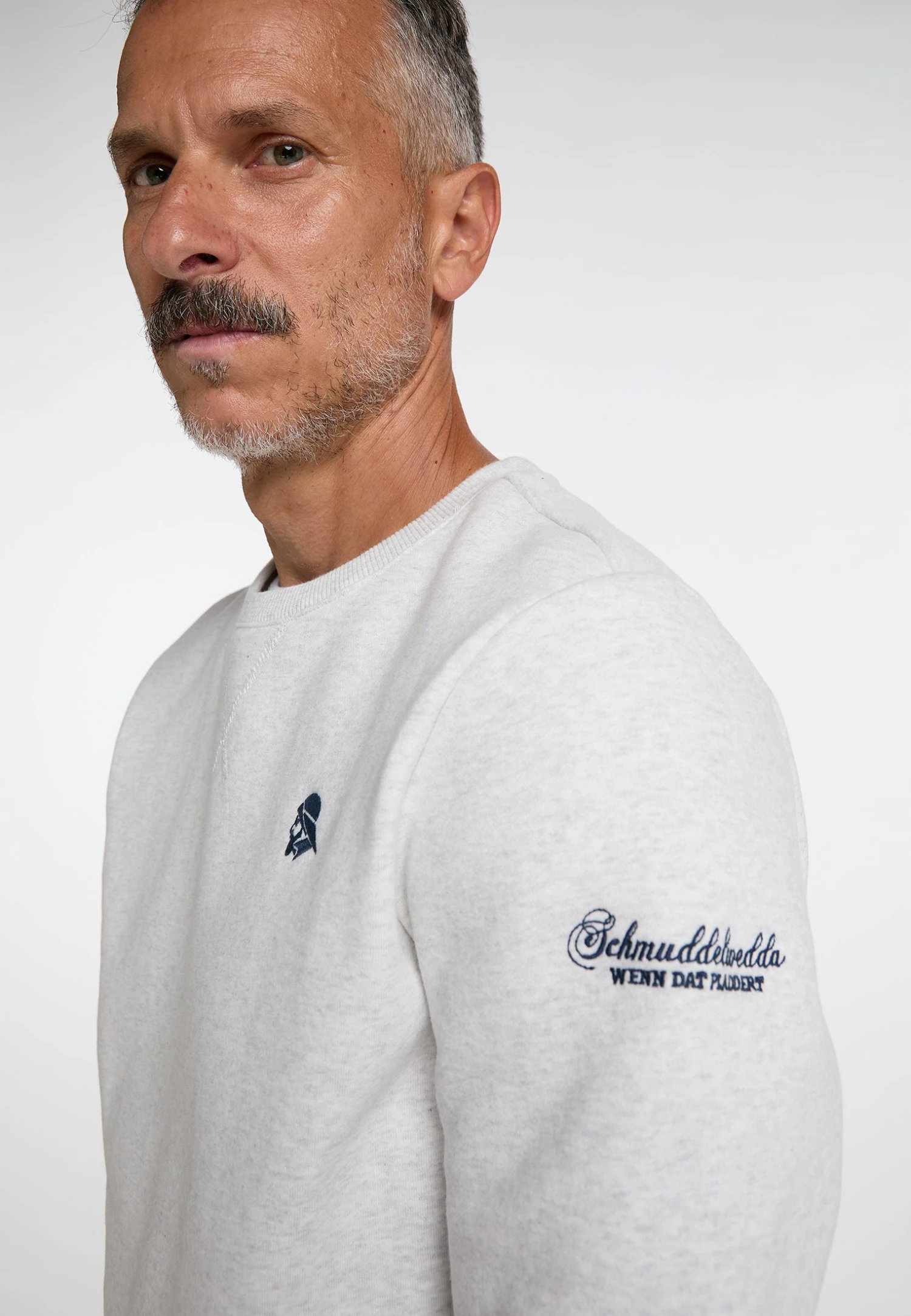 Schmuddelwedda FelpaWollweiss Melange Uomo Maglieria E Felpe WD222S02Z-A12 4 Schmuddelwedda FelpaWollweiss Melange Uomo Maglieria E Felpe WD222S02Z-A12 - immagine 4
