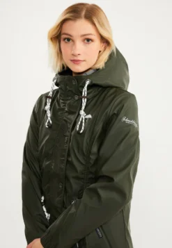 Schmuddelwedda AltiplanoParkaDunkeloliv Donna Cappotti WD221U0MV-M12 -Schmuddelwedda 43155d361cda461fae7b3ccd65b4c8f6 scaled