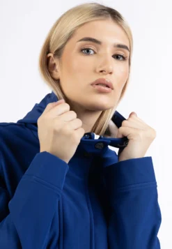 Schmuddelwedda AlzetteImpermeabileKönigsblau Donna Cappotti WD221U0R7-K12 9 Schmuddelwedda AlzetteImpermeabileKönigsblau Donna Cappotti WD221U0R7-K12 -Schmuddelwedda 62d634b385d84cca9a7a9e44de39373d scaled