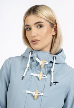 Schmuddelwedda Cappotto CortoHellblau Donna Giacche E Blazer WD221U0P6-K12 -Schmuddelwedda 6ae4046ceb664637964d7a2304a9b549 scaled