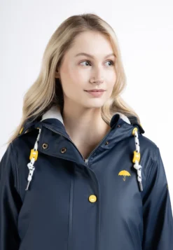 Schmuddelwedda Regenmantel Mit Wattierung StormcloudCappotto InvernaleMarine Donna Giacche E Blazer WD221U0OX-K11 8 Schmuddelwedda Regenmantel Mit Wattierung StormcloudCappotto InvernaleMarine Donna Giacche E Blazer WD221U0OX-K11 -Schmuddelwedda 6dfec124939642a08a7f82bc34b9279c scaled