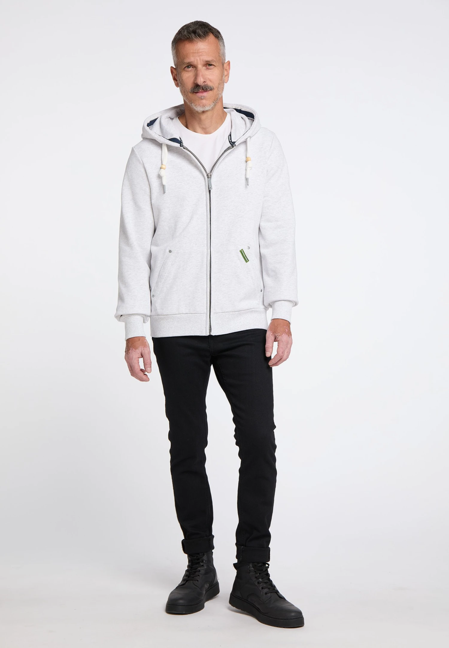 Schmuddelwedda Felpa Con ZipWhite Uomo Maglieria E Felpe WD222S06P-A14 2 Schmuddelwedda Felpa Con ZipWhite Uomo Maglieria E Felpe WD222S06P-A14 - immagine 2