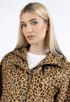 Schmuddelwedda Oversize Mit Leo-Print BridgeportGiacca A VentoSchwarz Beige Leo Donna Giacche E Blazer WD221G05D-B11 -Schmuddelwedda a8fdd45597974bbfbf5e0874f65d821b scaled