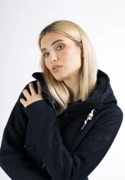 Schmuddelwedda FraullyParkaMarine Melange Donna Cappotti WD221U0R1-K11 -Schmuddelwedda e6da96a003da440fad3d553cca300f89 scaled