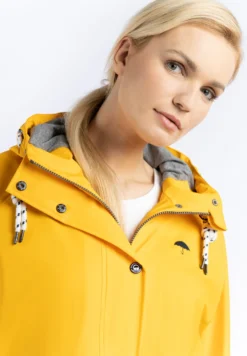 Schmuddelwedda ImpermeabileSunny Yellow Donna Cappotti WD221U0OI-E14 -Schmuddelwedda ec59f0cdac4f44d18e1a9cb08051d739 scaled